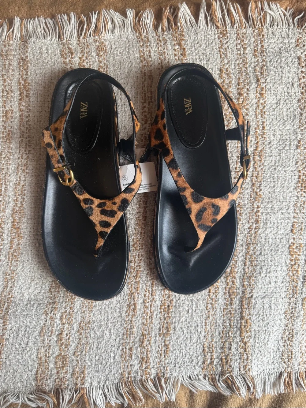 Zara Leopard Print Calf Hair Thong Sandals Women’s Size 8 NWT - Picture 4 of 5